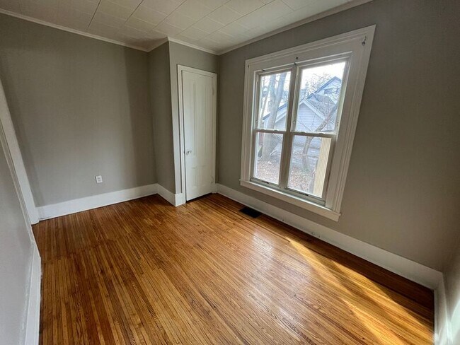 Building Photo - 353-355 Pearl St