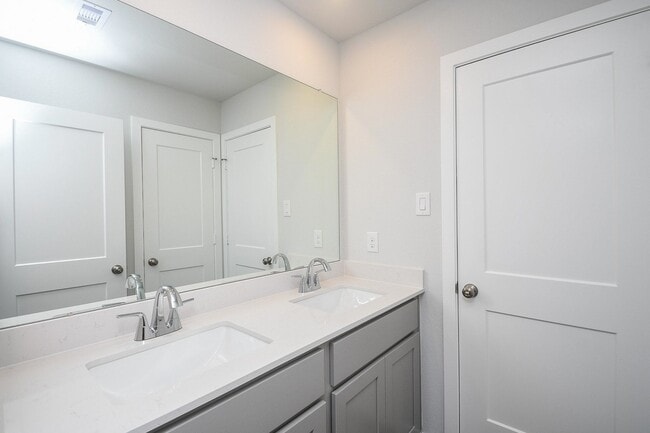 Building Photo - 4007 Crowning Ct