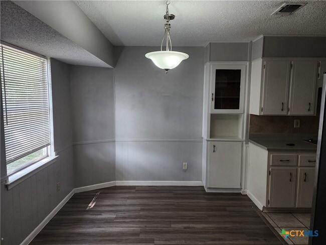 Building Photo - 1807 Janis Dr