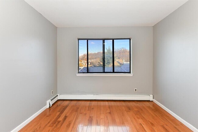 Building Photo - 1308 46th St