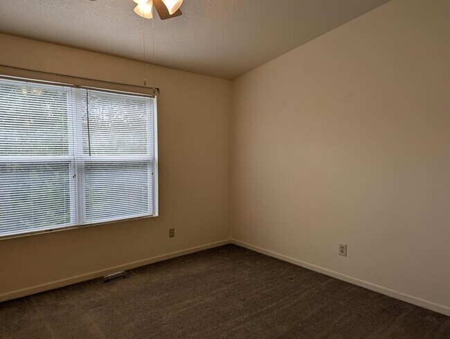 Building Photo - 3122 W Kunkle Blvd