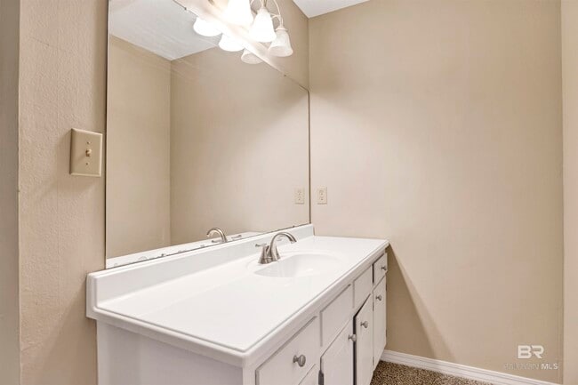 Building Photo - 200 Parma Dr