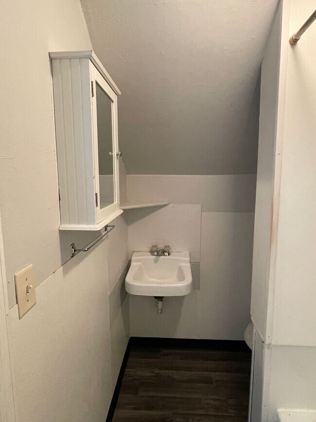 Building Photo - 405 E Watertown St