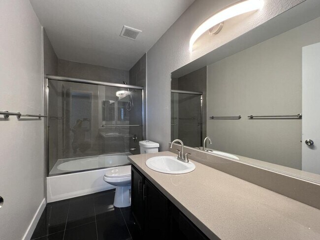 Building Photo - 7570 W Flamingo Rd