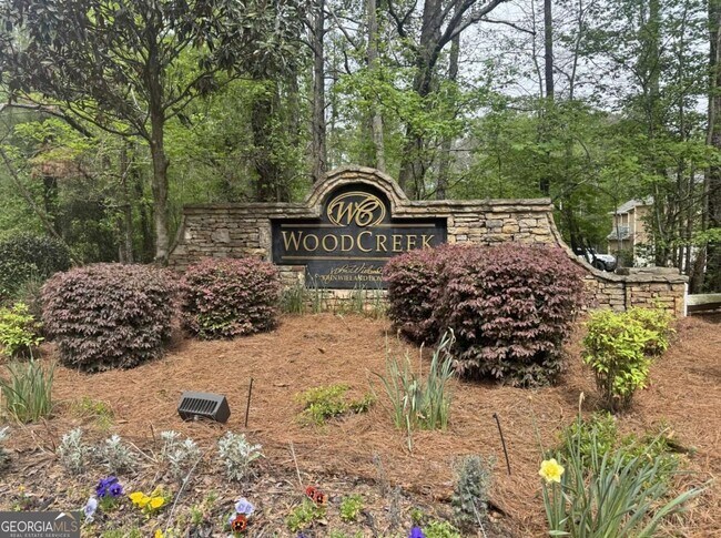 Building Photo - 205 Woodcreek Ln