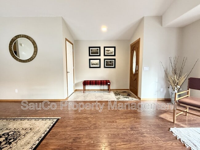 Building Photo - 60031 Ridgeway Loop