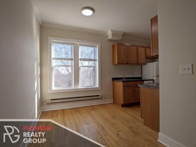 Building Photo - 1 bedroom in CHICAGO IL 60613