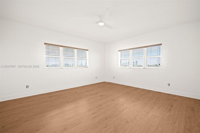 Building Photo - 14951 Royal Oaks Ln