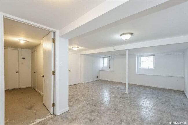 Building Photo - 32 Grove St