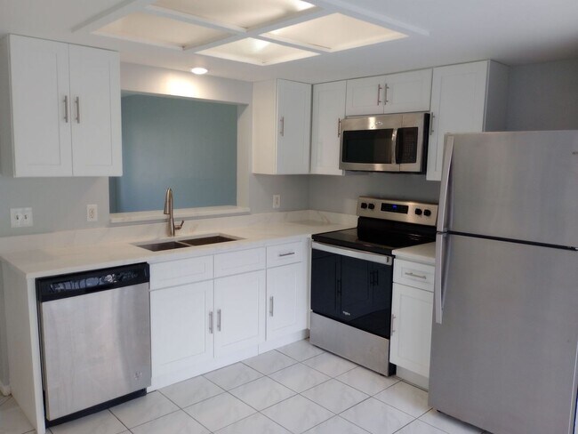 Building Photo - Pepperdine Place