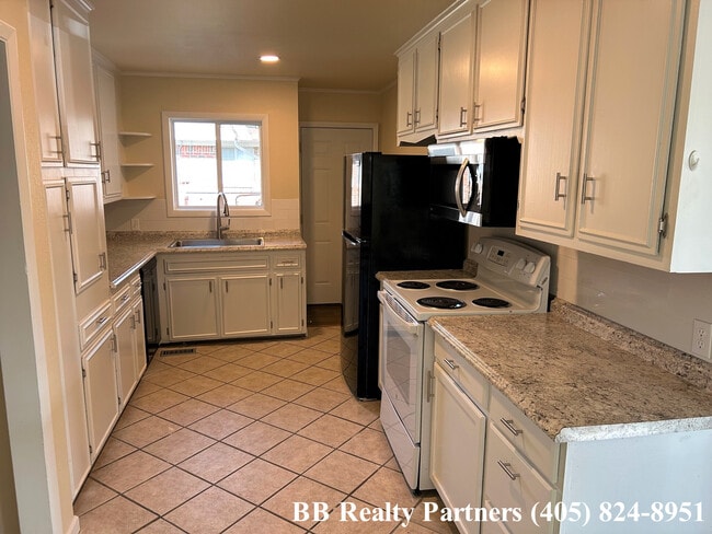 Building Photo - 2718 S Richmond Ave