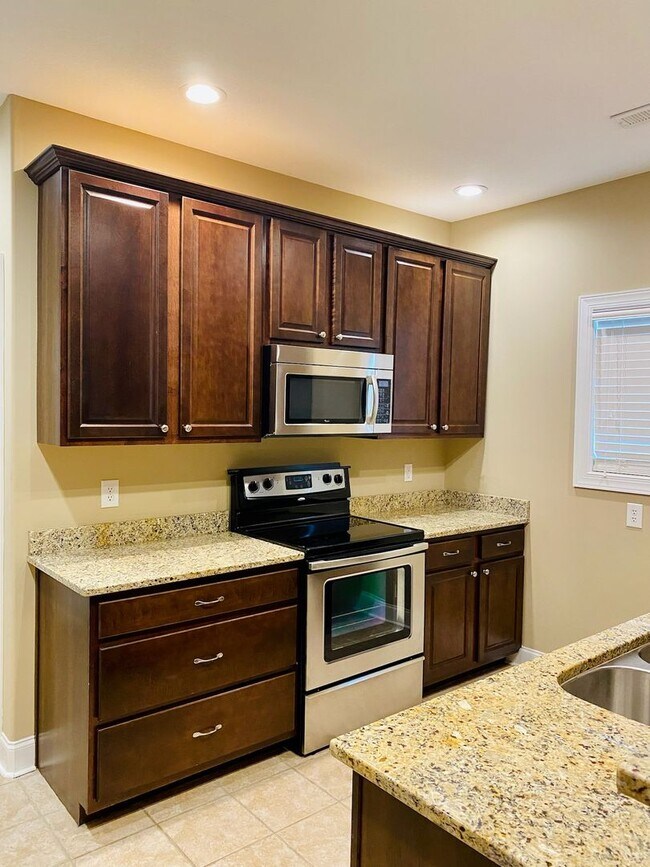Building Photo - 3/2 with Garage in Great Neighborhood, $23...