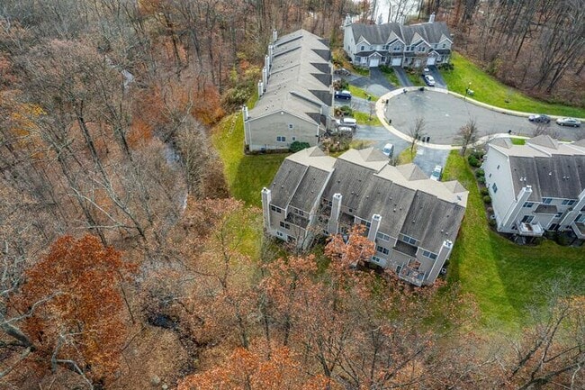 Building Photo - 305 Raymound Blvd