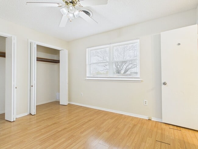 Building Photo - 4663 SE Brighton Dr