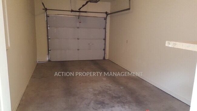 Building Photo - 2 bed 2 bath 1 car garage duplex in Sequim