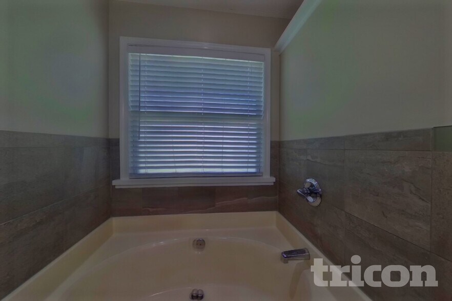 Building Photo - 3692 Tullamore Ln