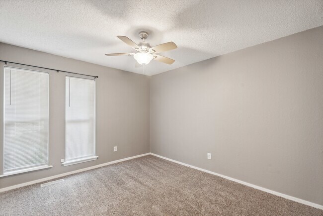 Building Photo - 2904 E Fort Worth St