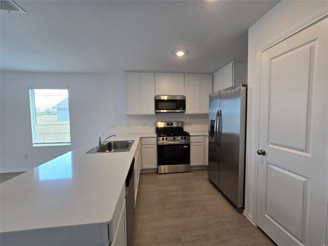 Building Photo - 12920 Eastland Dr