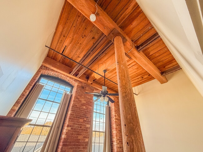 Building Photo - 400 Mills Ave