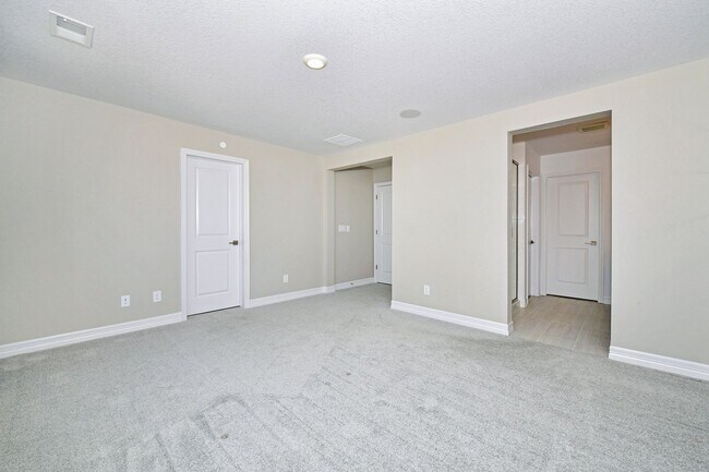 Building Photo - Gorgeous Townhome at Victory Ridge!