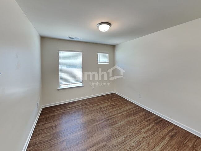 Building Photo - 710 Woodall Rd