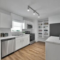 Building Photo - Luxury 2-Bed Home | Spacious Interiors!