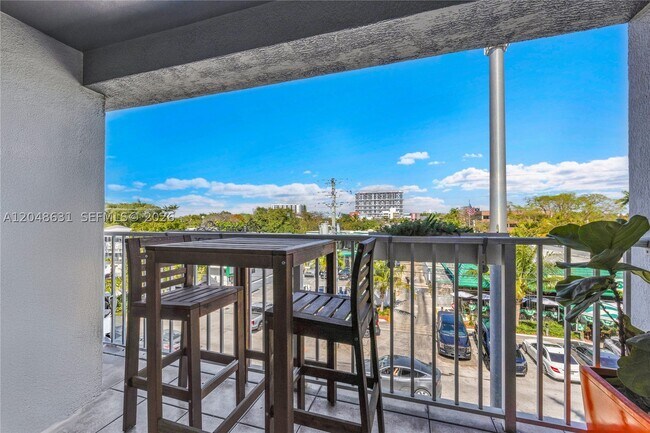 Building Photo - 2734 Bird 301