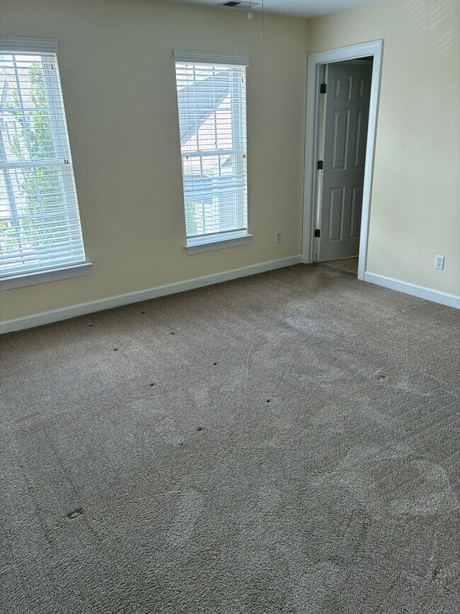 Building Photo - Heart of NEW TOWN