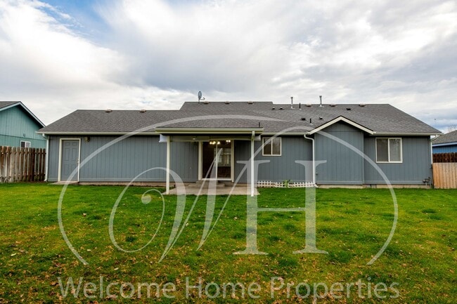 Building Photo - 337 NE Kingwood Pl