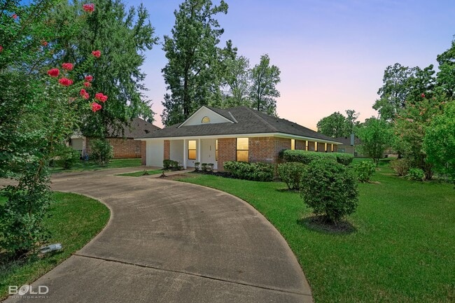 Building Photo - Check Out this 3 bed 2 bath in North Shreveport!