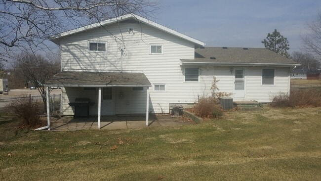 Building Photo - 708 E Laharpe St