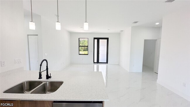 Building Photo - 723 Bering Ave S