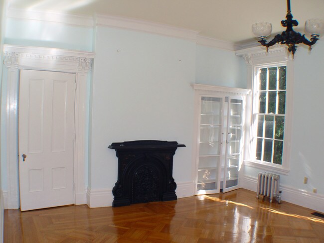 Building Photo - 21 Chestnut St