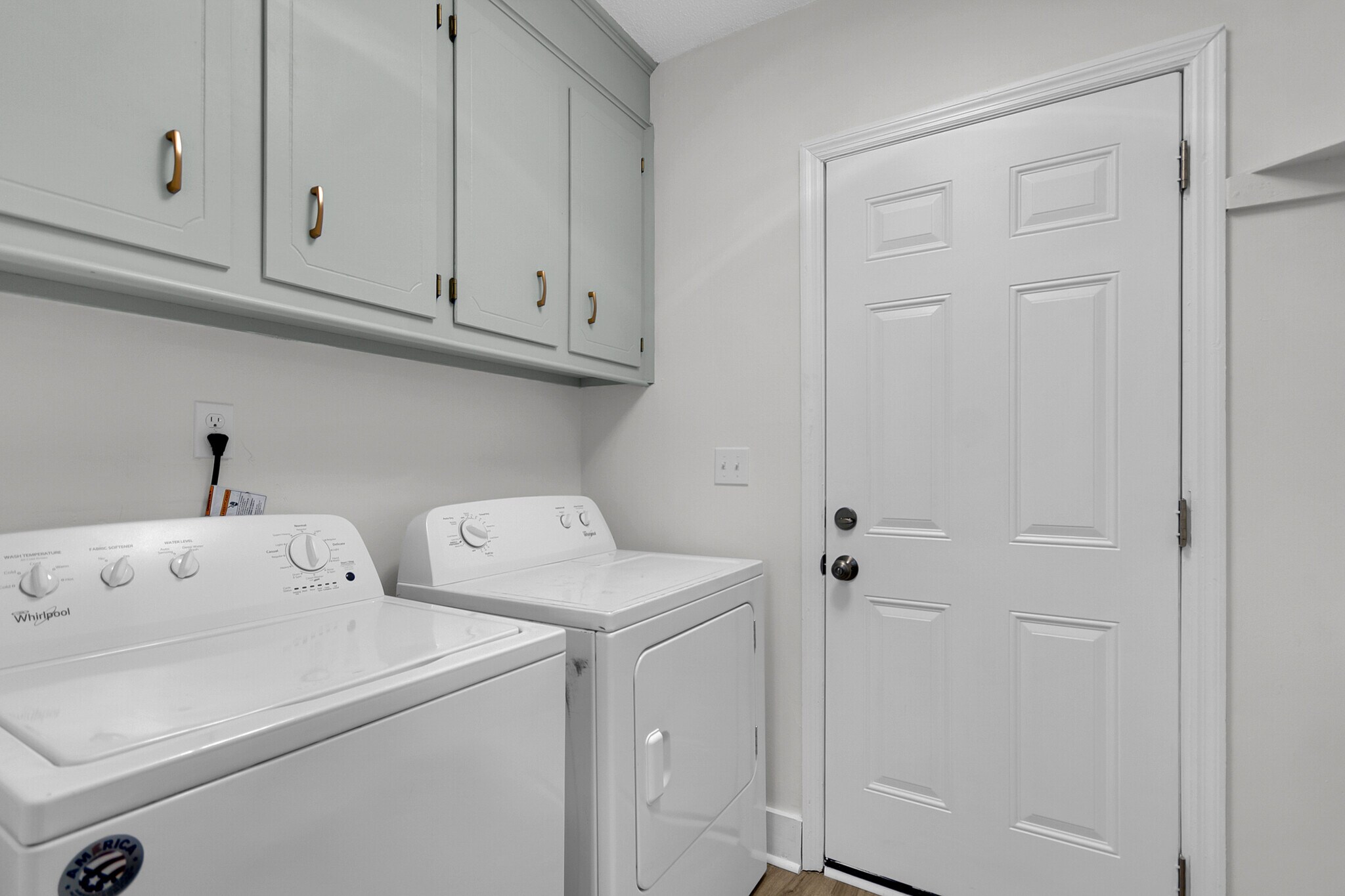 Utility room with extra storage - 113 Ashwood Ct