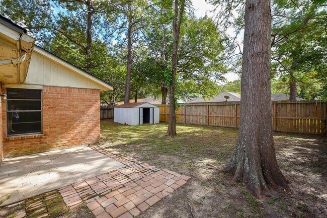 Building Photo - 2706 Foliage Green Dr
