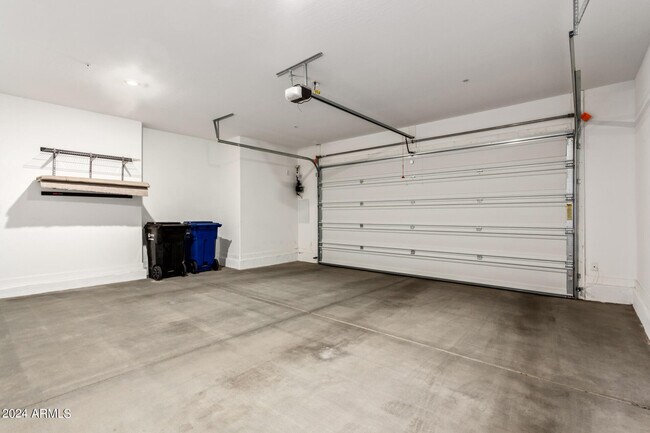 Building Photo - 4077 S Sabrina Dr