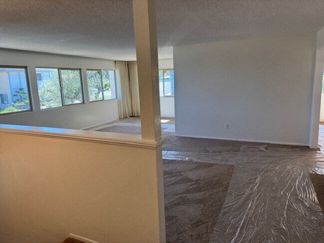 Building Photo - Newly Renovated 4 Bedroom 3 Bath Home with...