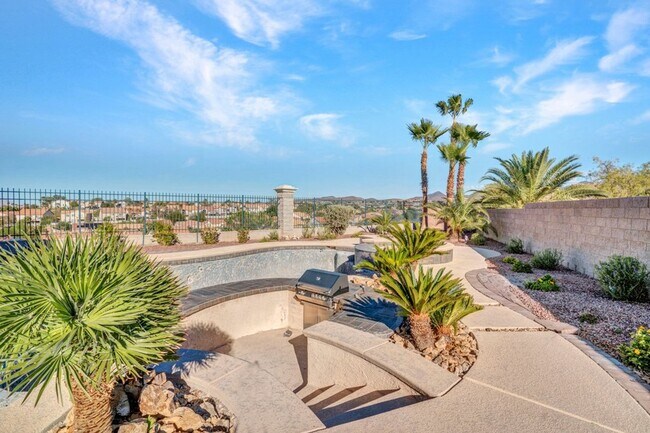 Building Photo - 4 bed, 2.5 bath single-story home in the g...