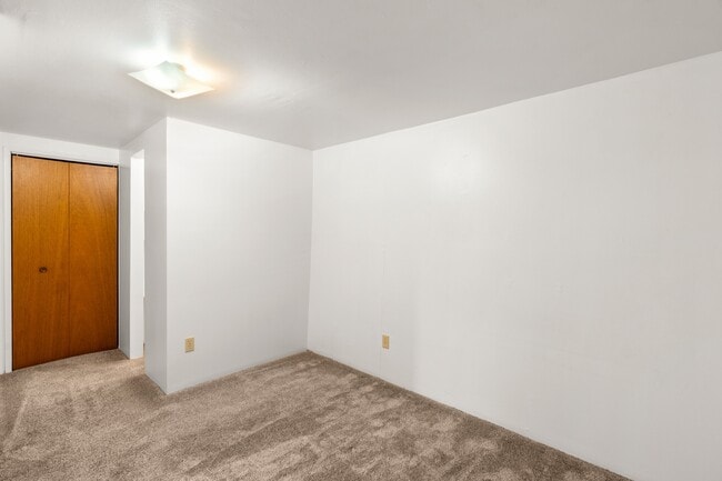 Building Photo - 2717 Simpson Ave