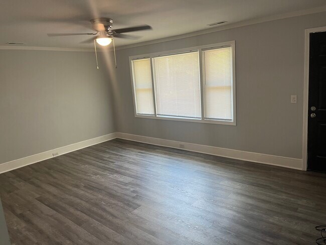 Building Photo - 220 Summey St