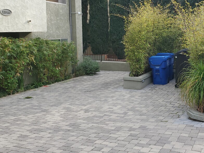 Townhouse Parking in Front of Unit - 11946 Dorothy St