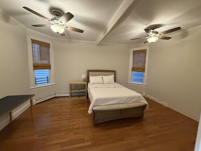 Building Photo - 317 21st St