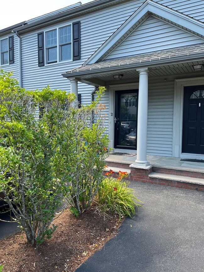 Building Photo - Modern 2Br-1.5Ba Townhouse in East Weymouth