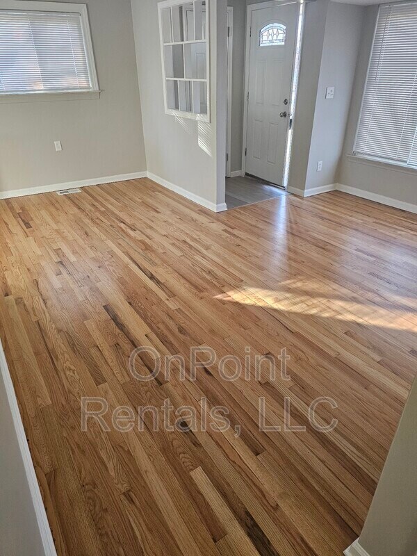 Building Photo - 26539 Clarita St