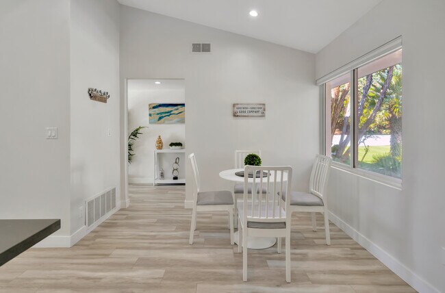 Building Photo - 5565 Ostin Ave