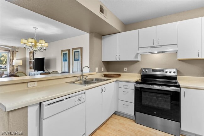 Building Photo - 8274 Key Royal Cir