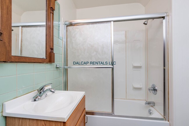 Building Photo - Renovated Firestone Park Home Available