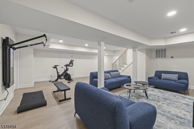 Building Photo - 20 Woodfern Rd