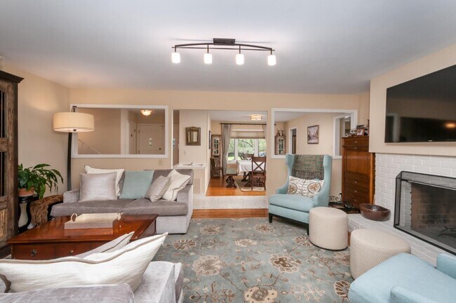 Building Photo - 3032 Brittan Ave