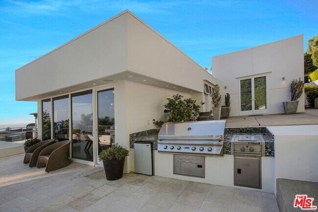 Building Photo - 27454 Winding Way